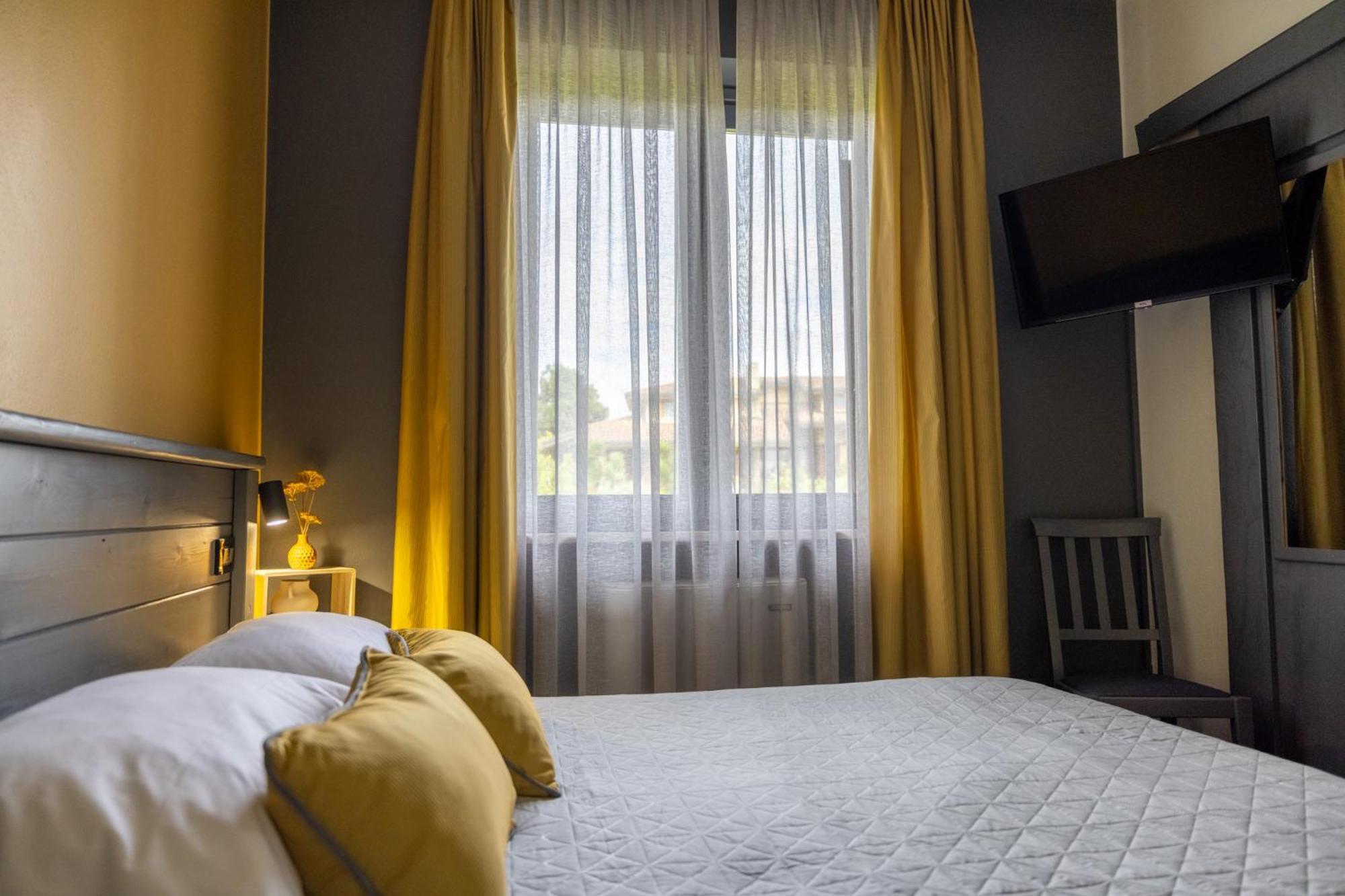 Hotel Florence Manerba del Garda Buitenkant foto